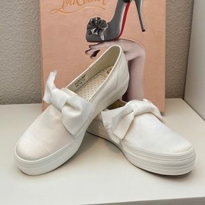 ✨Kate Spade✨ new without tags white satin bow sneakers! Sassy bridal vibes?